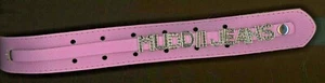 Cinturón Rosa 21" a 26" Cintura Talla 4 Mudd Jeans Dijes Banda tiene un broche de presión 1 1/4" W - Imagen 1 de 3