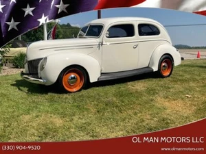 1939 Ford Deluxe Tudor Sedan - Picture 1 of 40
