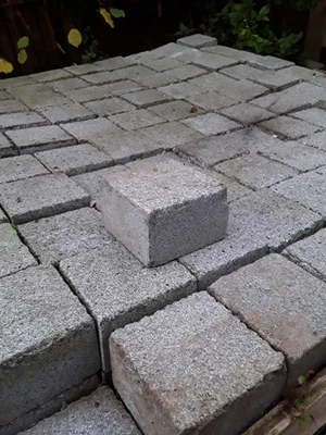 Solid granite setts cobbles cut 100mm x 100mm blocks...... 14 sq/m paving - Image 1 of 4