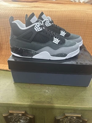 Tênis Jordan 4 Retro Fear 2024 tamanho 11 - Imagem 1 de 4