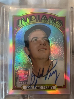 2002 Topps Archives Autographed Gaylord Perry #285 - Image 1 of 2
