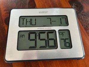 La Crosse technology atomic digital clock - Picture 1 of 2