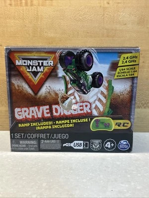 Monster Jam Official Grave Digger 1:64 Ferngesteuerter Monstertruck mit Rampe - Bild 1 von 4