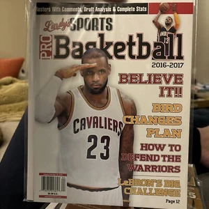 Pressed Lindy’s Pro Basketball magazine 2016-2017 LeBron James, Kobe BryantMINT - Picture 1 of 15