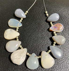 Brin d'opale australien naturel poire, perles cabochon amples authentiques de qualité AAA+.