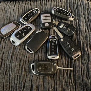 Lot Of Kia And Honda Fobs - Picture 1 of 1