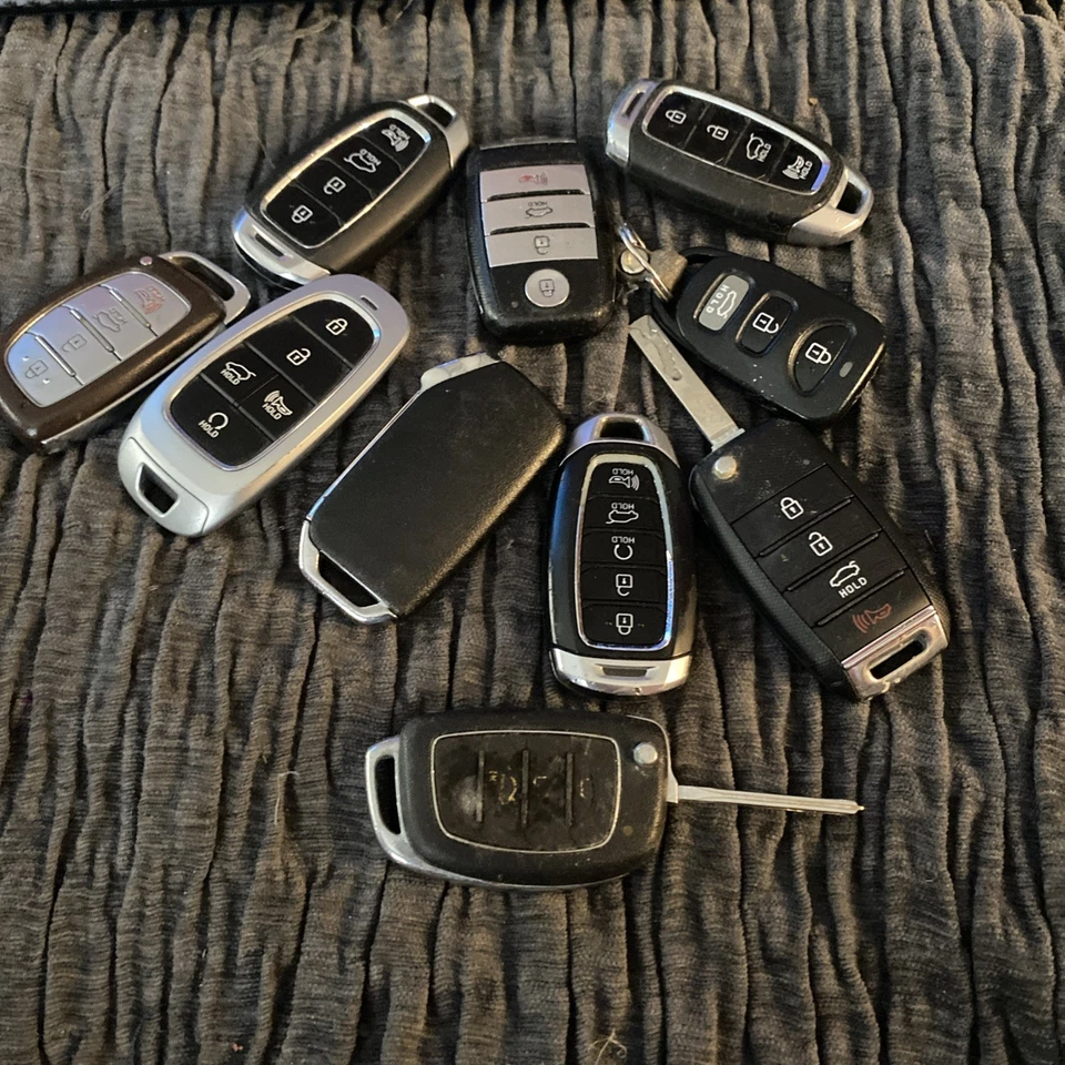 Lot Of Kia And Honda Fobs - Image 1 of 1