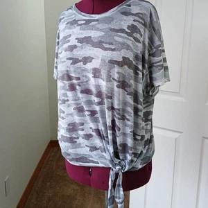 Lucky Brand Camo Side Tie Tee 2X green multi camouflage leicht halbtransparent - Bild 1 von 12