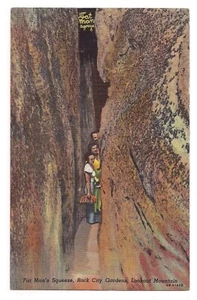 FAT MAN'S SQUEEZE Rock City Gardens Lookout Mt Black's Motel Postcard AL Linen - Picture 1 of 2