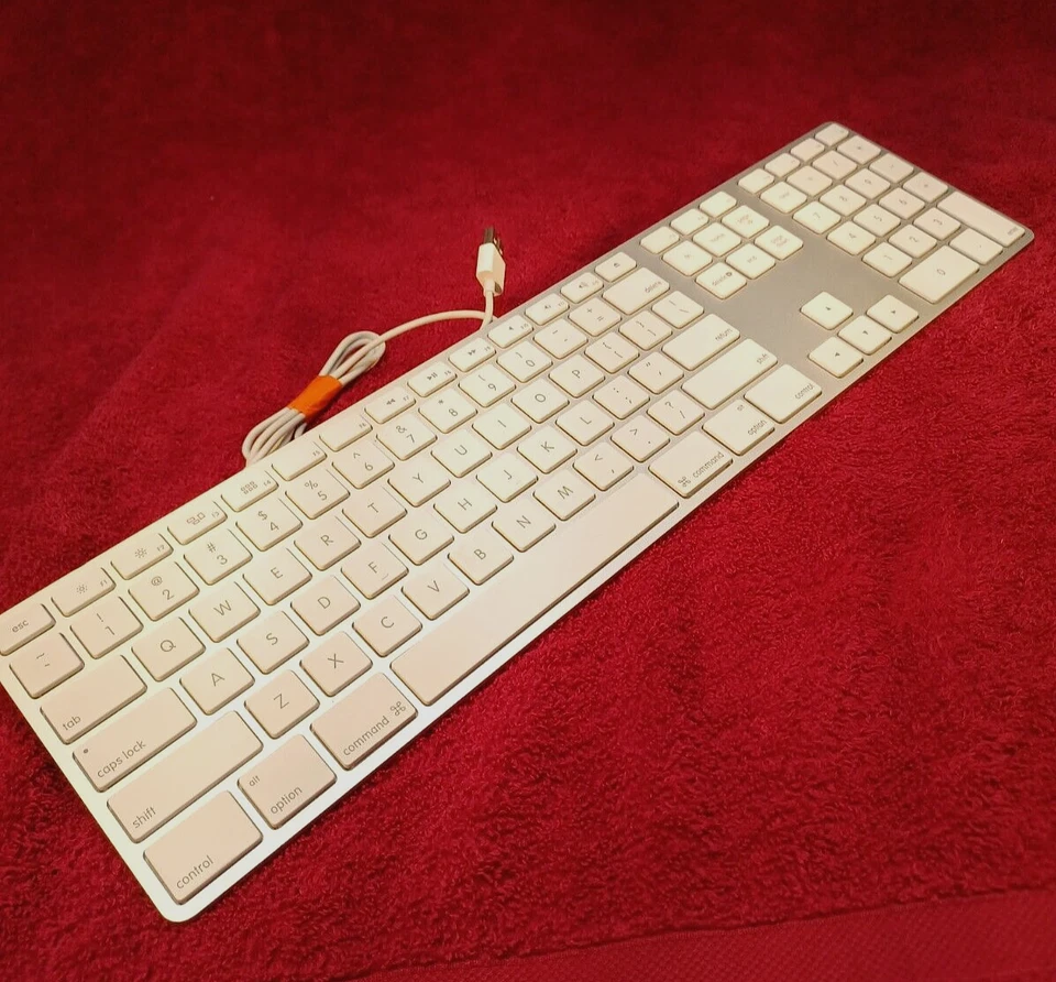 Genuine Apple A1243 Wired USB Keyboard w/ Numeric Keypad for iMac, Mac Mini - Image 1 of 4
