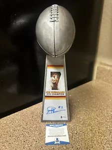 🤑HOF JOE THEISMANN🤑FIRMATO “XVII CHAMPS TROPHY”MOLTO RARO🔥15”TROPHY SIGNATURE - Foto 1 di 9