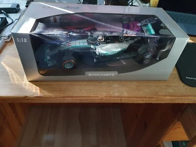 Minichamps 1/18 Lewis Hamilton Mercedes W06 2015 Japanese GP Race Winner - Bild 1 von 4