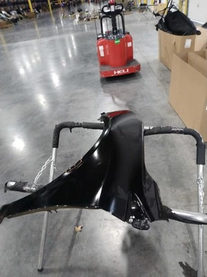 2016 Cadillac XTS Left Fender Black Small Dent Used OEM Part NJ25-22266-565323 - Imagem 1 de 4