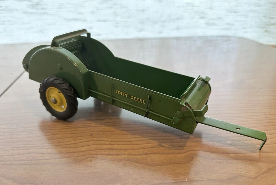 John Deere Ertl Eska 1/16 brinquedo alavanca longa espalhador de estrume brinquedo de fazenda anos 50 EUA verde - Imagem 1 de 4
