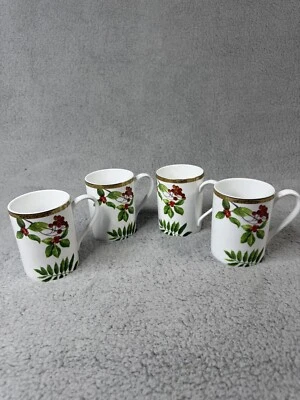 St. Nicholas Square Holiday Laurel 18 Kt Gold Band Coffee Cup Mug Set Christmas - Image 1 of 4