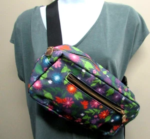LulaRoe Mini 10" Cross Body Floral Print Zippered Adjustable Strap NWT - Picture 1 of 8