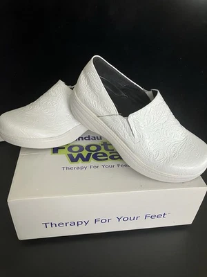 NEW VITALITY Landau Footwear -  White - Slip Resistant Clogs Women’s Size  7. - Image 1 of 4