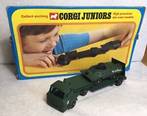 Corgi Super Juniors Military Transporter & Armoured Car rèf. E2012 (1976-1980)