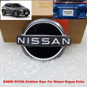 84890-9VC0A EMBLEMA TRASERO NEGRO LOGO PARA NISSAN ROGUE KICKS GENUINO - Imagen 1 de 8