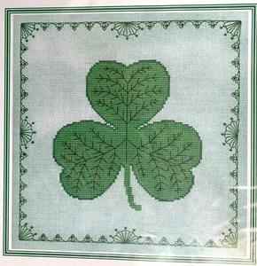 Susan Saltzgiver Designs Counted Cross Stitch Pattern Glistening Shamrock - Picture 1 of 3