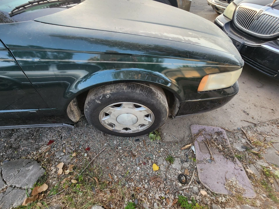 1999 2000 2001 2002 2003 2004 CADILLAC SEVILLE RIGHT PASSENGER FENDER DARK GREEN - Image 1 of 1