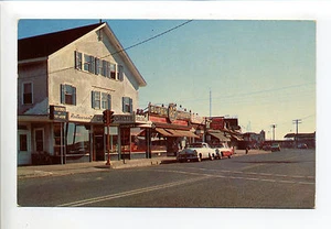 Postal de colección Buzzards MA Mass vista a la calle, coches antiguos, mercado A & P, librería - Imagen 1 de 2