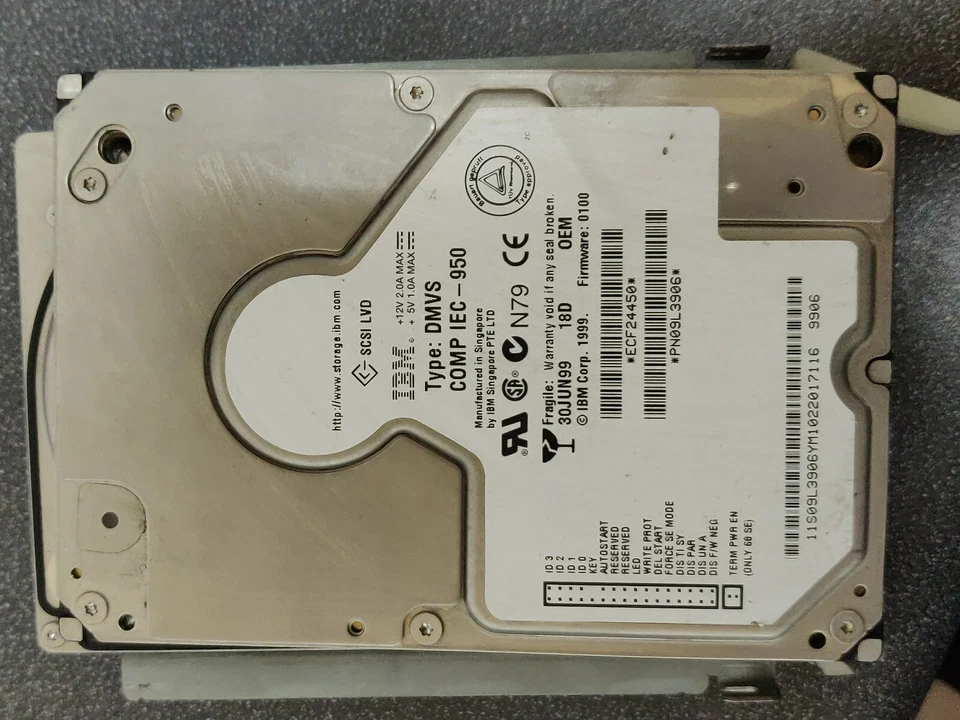 IBM 09L3906 Type: DMVS 18GB 10K 3.5" 80-Pin Ultra2 Wide SCSI Hard Disk Drive  - Image 1 of 1