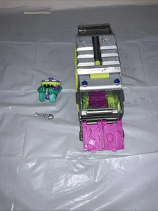 The Grossery Gang The Putrid Power Muck Chuck Garbage Truck  W/ Figure Driver - Picture 1 of 7