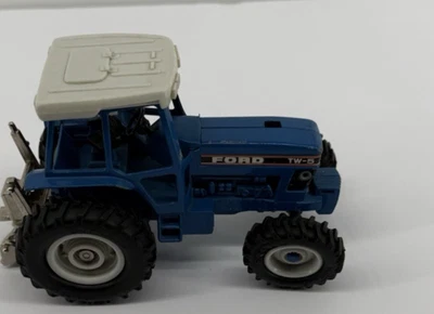 Vintage Ertl 1:32 Scale Ford TW-5 Tractor w/ Hitch - Image 1 of 4