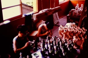 Original Slides - 1970's Trip to Japan / Hakata Doll Making - 35mm - Picture 1 of 10