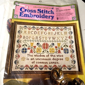 Vintage ungeöffnetes Kreuzstich-Set Sampler 1972 Columbia-Minerva-Weisheitszitat 14"x11 - Bild 1 von 11