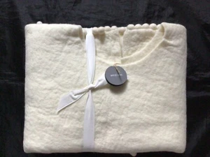 WEST ELM FELT POMPOM TREE SKIRT IVORY MEDIUM NEW - Picture 1 of 2