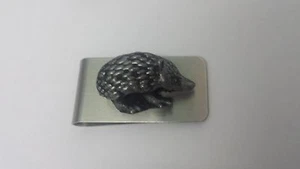 Igel Zinnoptik Tier 3D Emblem auf einer atemberaubenden Geldklammer - Bild 1 von 1