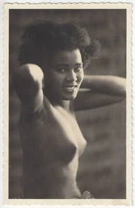 Chica africana negra joven, en topless, años 20 - FOTO REAL postal desnuda francesa - Imagen 1 de 2