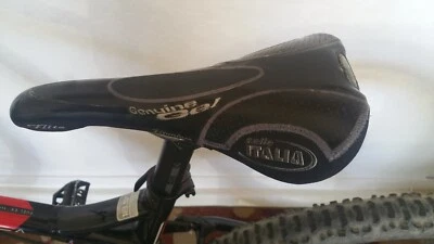 Trek Fuel 7 mountain bike - full suspension  Medium size. Tubeless tires.  - Image 1 of 4