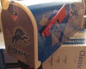 Cassetta postale DETROIT LIONS~MAGLIE~CAPPELLI~CASCHI~CALCIO - Foto 1 di 2