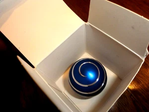 Kinetic Desk Toy for Stress Relief Visual Illusion Ball - Picture 1 of 6