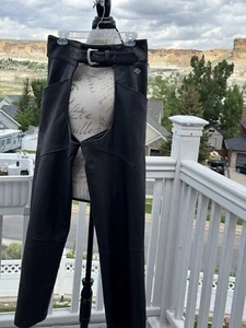 HARLEY DAVIDSON MEN'S LEATHER CHAPS, SZ L, SUPER NICE CONDITION & BARELY WORN+++ - Foto 1 di 12