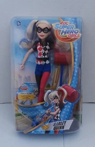 DC Comics Suerhero Girls Harley Quinn Puppe 1. Veröffentlichung "2015" Neu in OVP - Bild 1 von 8