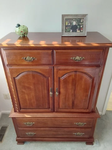 Antique Cherry Dresser (Circa early 1970's) 7 Drawers Cover