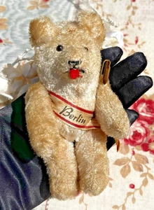 ANCIEN OURS MINIATURE souvenir de Berlin en mohair synthétique de 13 cm - Imagen 1 de 13
