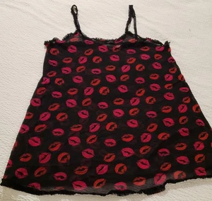 Ladies CACIQUE Black Sheer Slip Nightgown Lingere, Red Pink Lips, Plus 18/20 - Picture 1 of 3