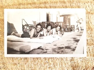 TRE BELLEZZE IN PISCINA A BERMUDA,LUGLIO,1936.FOTO VINTAGE 4,5" x 2,7"*Sp10 - Foto 1 di 3