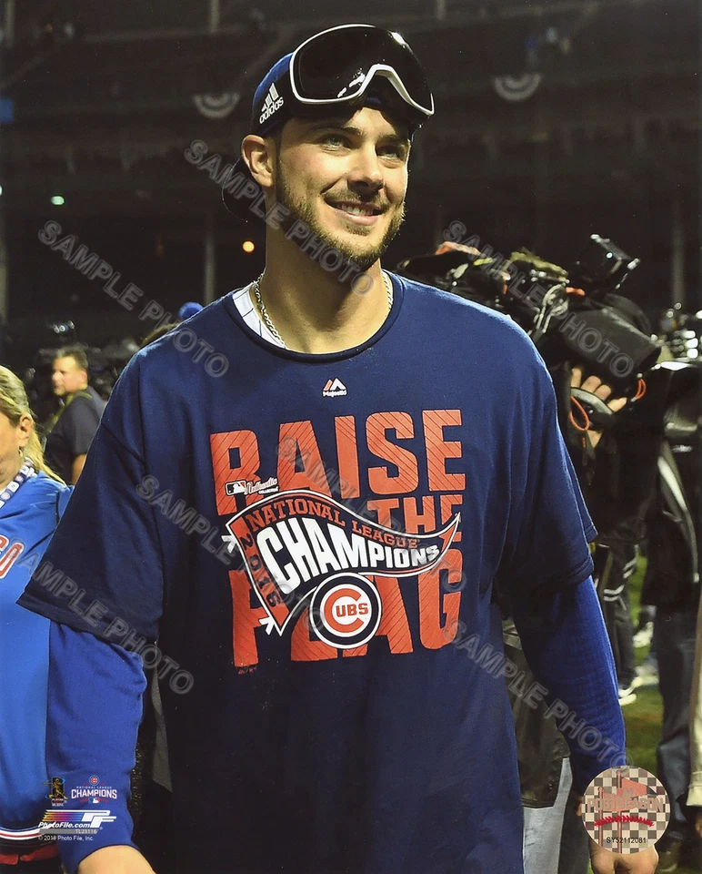 Foto 8X10 Kris Bryant celebra el partido 6 2016 campeones de la Liga Nacional Foto 1 de 1