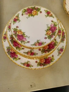 Royal Albert Old Country Roses 16 Pc Plates Set Bone China Read - Picture 1 of 4
