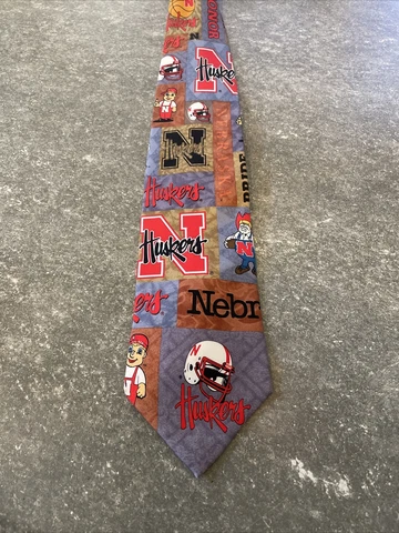 UNIVERSITY OF NEBRASKA CORNHUSKER FOOTBALL NCAA MEN'S TIE 100% SILK EAGLES WINGS Cover