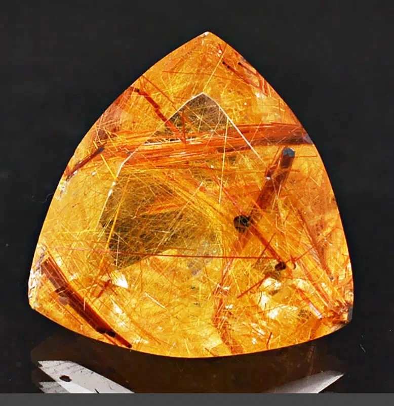 Cuarzo rutilado 25,04 ct corte trillón 22,00 x 21,80 mm Madagascar m641 Foto 1 de 1