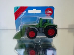 Trattore Siku 1039 Fendt con caricatore frontale su blister - Foto 1 di 3