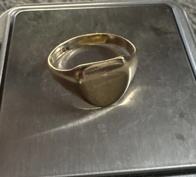 Vintage 9ct Gold 375 Signet Ring In Size V - 3.76g  - Image 1 of 4