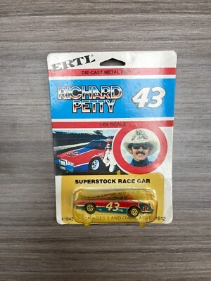 Гоночный автомобиль ERTL 1980-е NASCAR Superstock No43 «Король» Ричард Петти STP 1:64 - Изображение 1 из 4